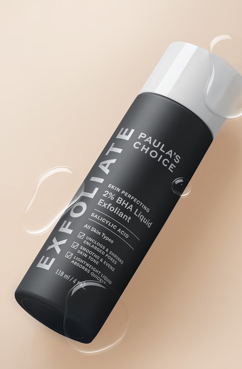 Paula’s Choice 2% BHA Liquid Exfoliant in een zwarte fles van 118 ml. Ideaal voor het verminderen van zichtbare poriën en puistjes.