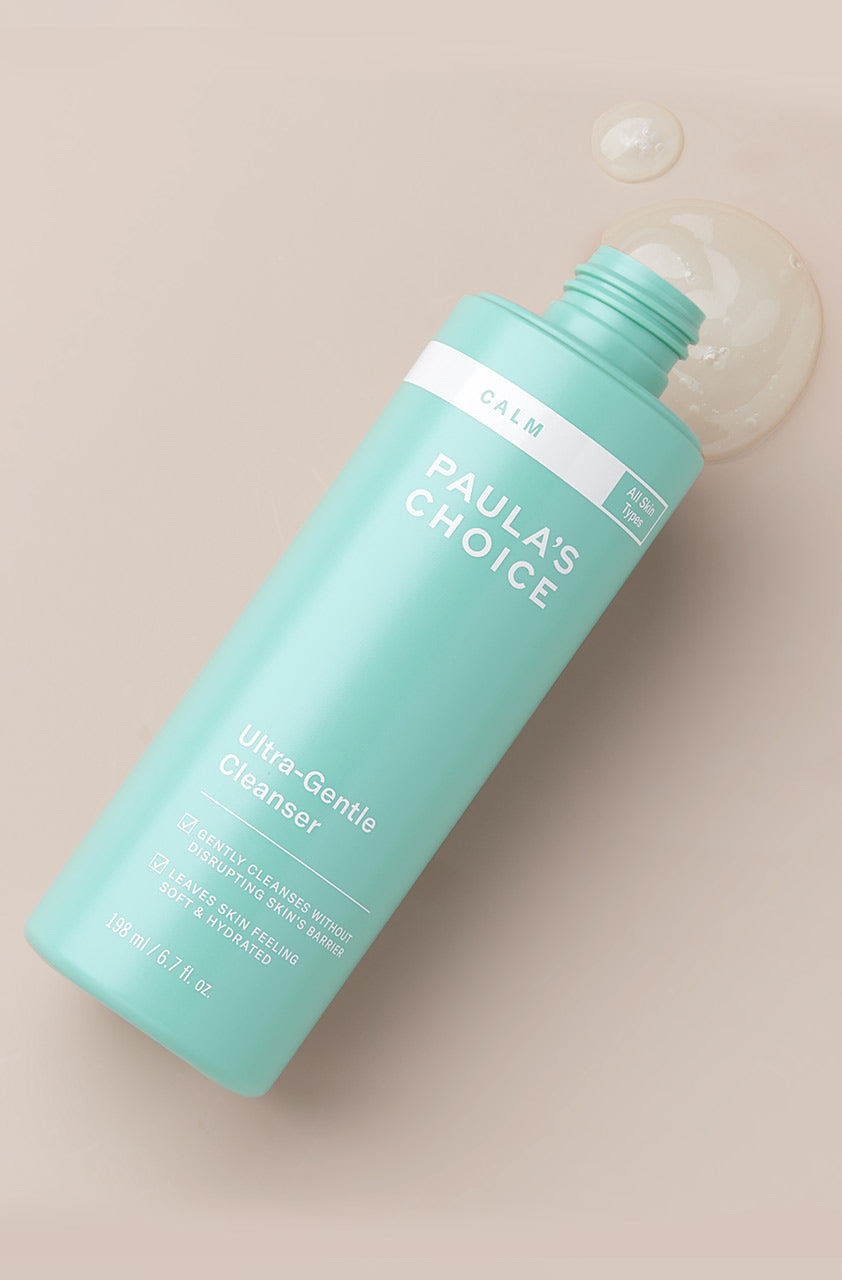 Paula’s Choice Calm Ultra Gentle Cleanser in een turquoise fles van 198 ml, geschikt voor alle huidtypes, ideaal voor gevoelige huid.